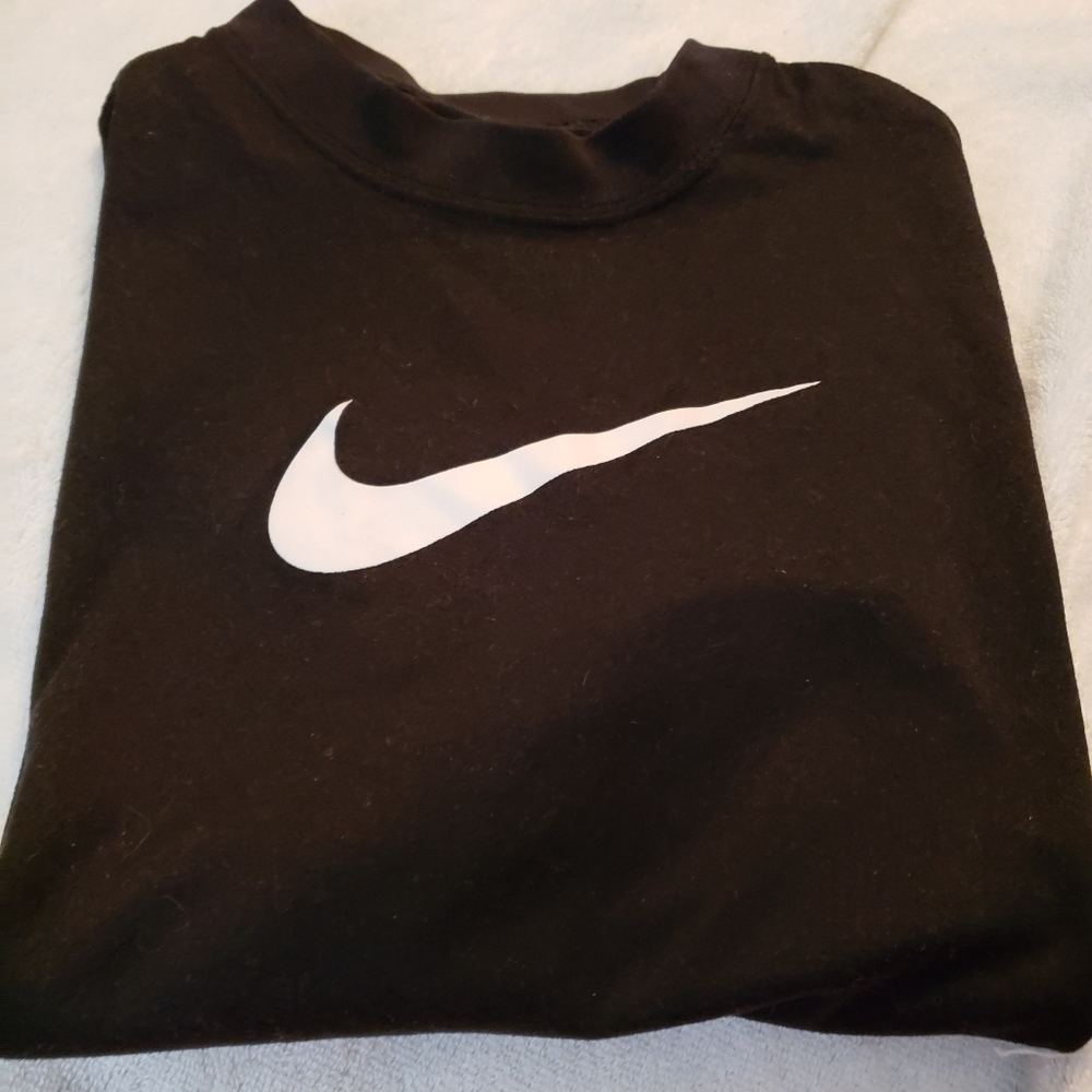 Boys Nike dri-fit shirt.         1